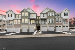 165 Jasmine Dr 613, Warren Twp., NJ 07059