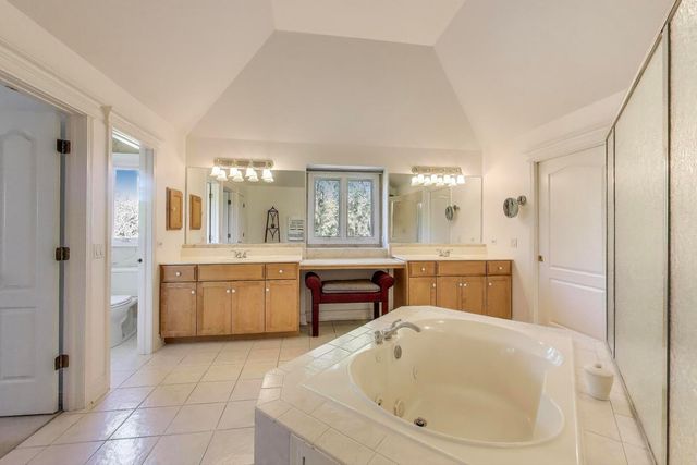 20812 N Swansway, Deer Park, IL 60010