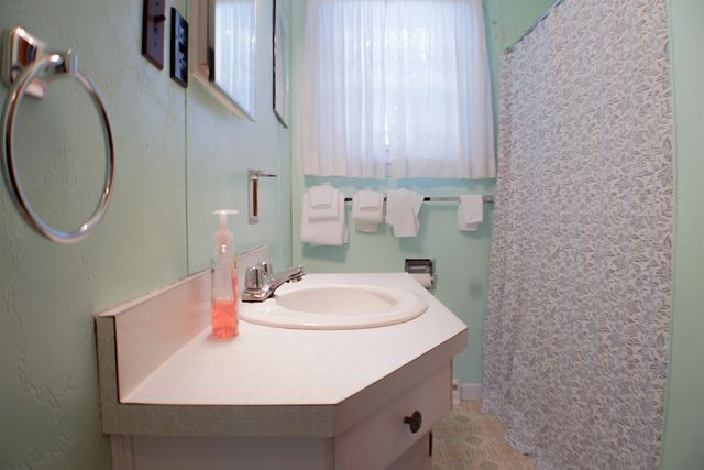 137 pinecrest Road, Rutland Town, VT 05701