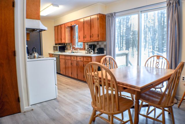 137 pinecrest Road, Rutland Town, VT 05701