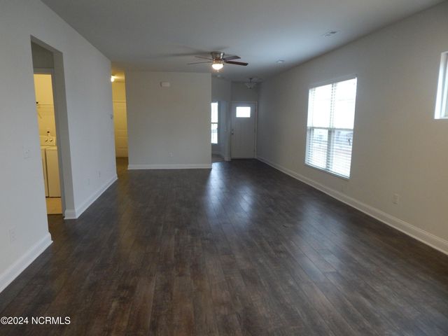 533 Lyrebird Avenue, Wilmington, NC 28412