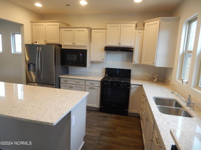 533 Lyrebird Avenue, Wilmington, NC 28412