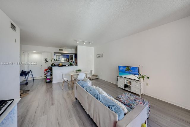 2775 NE 187th St 528, Aventura, FL 33180