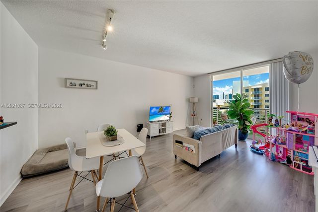 2775 NE 187th St 528, Aventura, FL 33180
