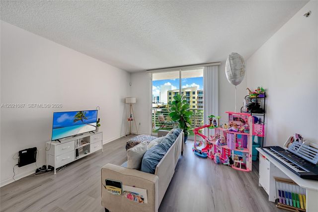 2775 NE 187th St 528, Aventura, FL 33180