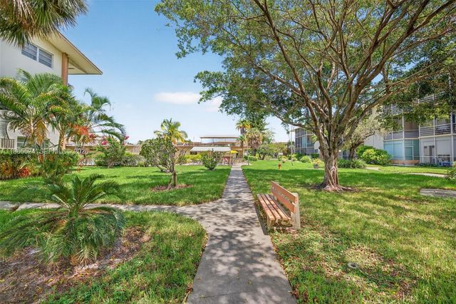 16901 NE 13th Avenue 210, Miami, FL 33162