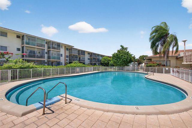 16901 NE 13th Avenue 210, Miami, FL 33162