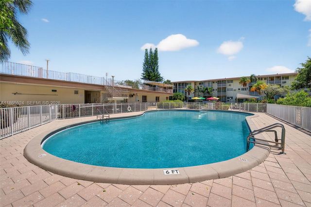 16901 NE 13th Avenue 210, Miami, FL 33162