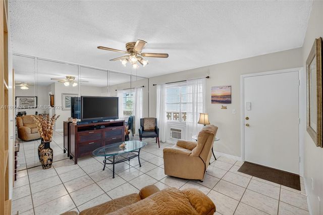 16901 NE 13th Avenue 210, Miami, FL 33162