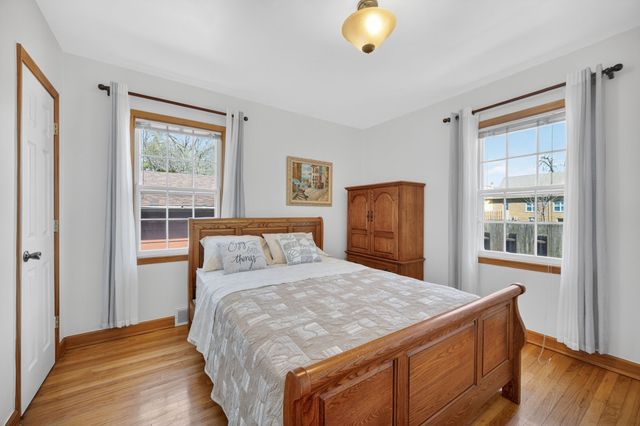 5017 Hickman Road, Des Moines, IA 50310