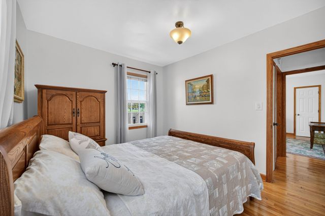 5017 Hickman Road, Des Moines, IA 50310