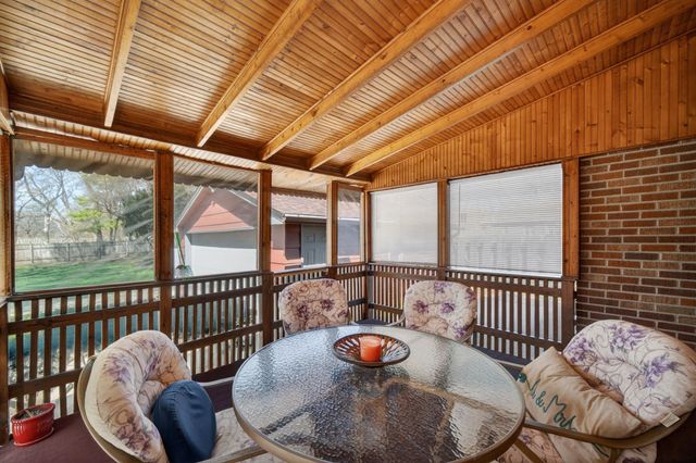 5017 Hickman Road, Des Moines, IA 50310