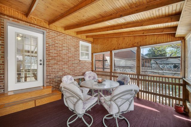 5017 Hickman Road, Des Moines, IA 50310