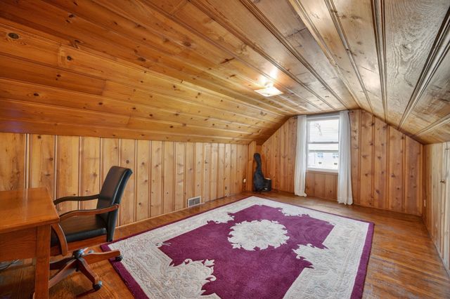 5017 Hickman Road, Des Moines, IA 50310