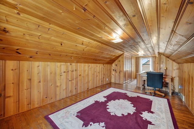 5017 Hickman Road, Des Moines, IA 50310