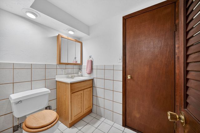 5017 Hickman Road, Des Moines, IA 50310