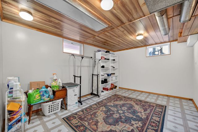 5017 Hickman Road, Des Moines, IA 50310