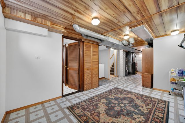 5017 Hickman Road, Des Moines, IA 50310