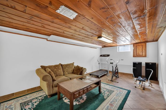 5017 Hickman Road, Des Moines, IA 50310