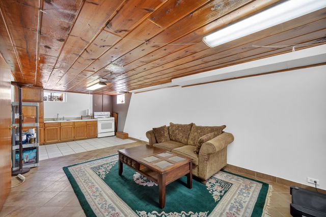 5017 Hickman Road, Des Moines, IA 50310