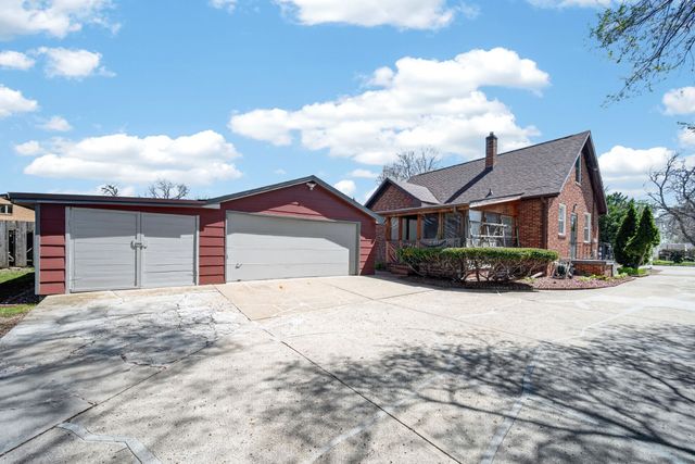 5017 Hickman Road, Des Moines, IA 50310