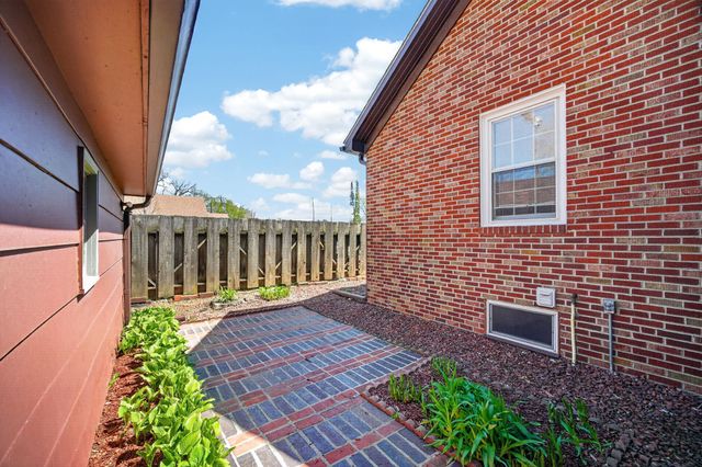 5017 Hickman Road, Des Moines, IA 50310