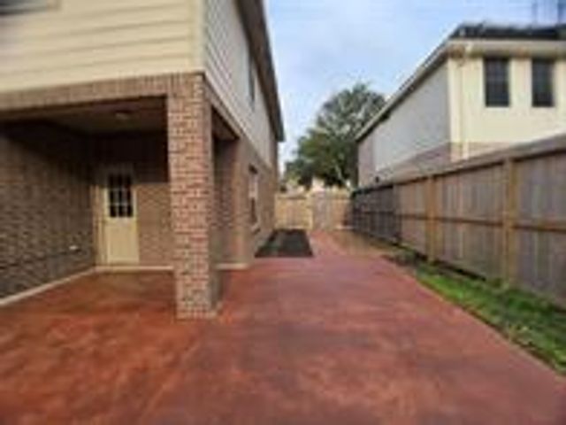 3905 Austin Lake Court, Pearland, TX 77581