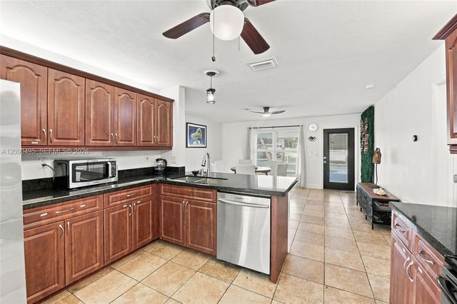 4540 SW 28th Terrace, Dania Beach, FL 33312