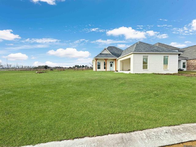 39521 Hernando De Soto Dr, Darrow, LA 70725