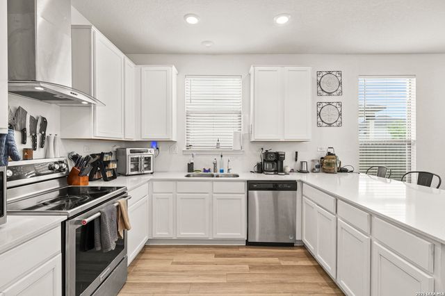 355 Deer Crest Dr, New Braunfels, TX 78130