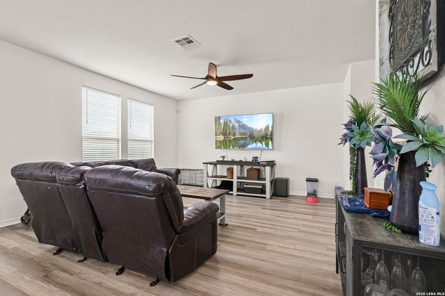 355 Deer Crest Dr, New Braunfels, TX 78130