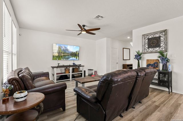 355 Deer Crest Dr, New Braunfels, TX 78130