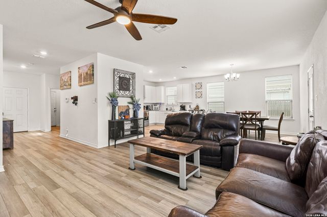 355 Deer Crest Dr, New Braunfels, TX 78130