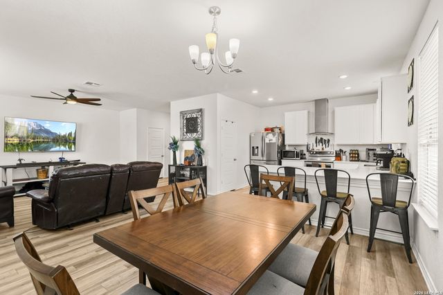 355 Deer Crest Dr, New Braunfels, TX 78130