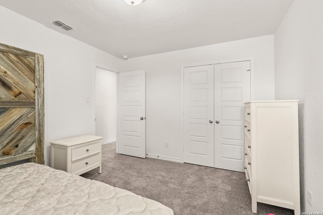 355 Deer Crest Dr, New Braunfels, TX 78130