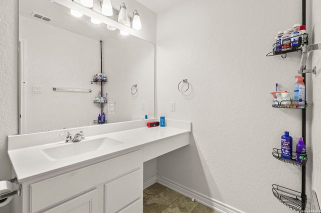 355 Deer Crest Dr, New Braunfels, TX 78130