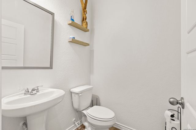 355 Deer Crest Dr, New Braunfels, TX 78130