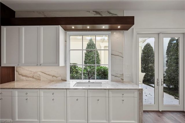 8057 Via Vecchia, Naples, FL 34108