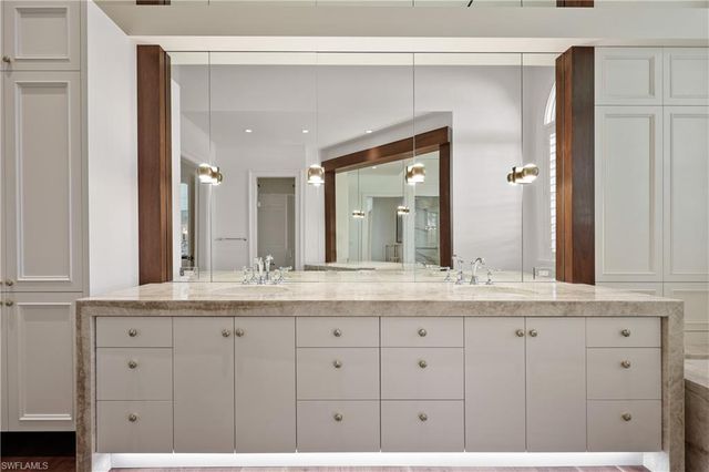 8057 Via Vecchia, Naples, FL 34108