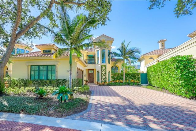 8057 Via Vecchia, Naples, FL 34108