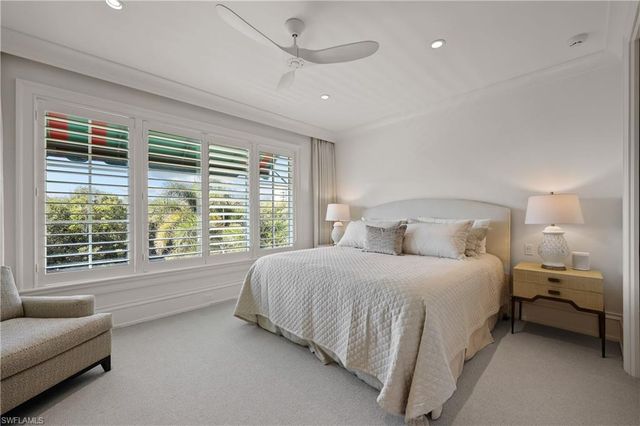 8057 Via Vecchia, Naples, FL 34108