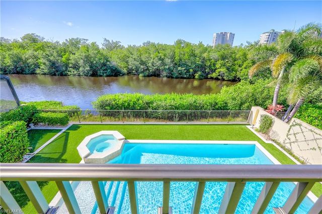 8057 Via Vecchia, Naples, FL 34108