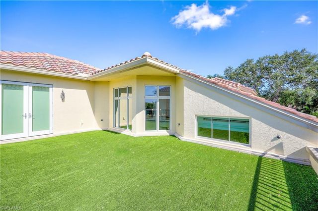 8057 Via Vecchia, Naples, FL 34108