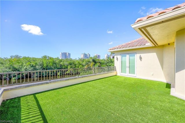 8057 Via Vecchia, Naples, FL 34108