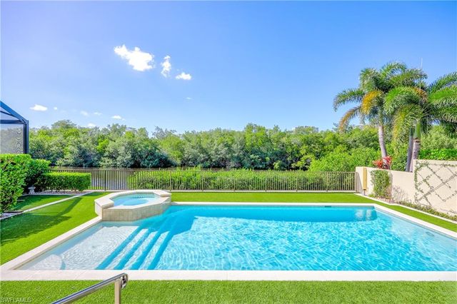 8057 Via Vecchia, Naples, FL 34108
