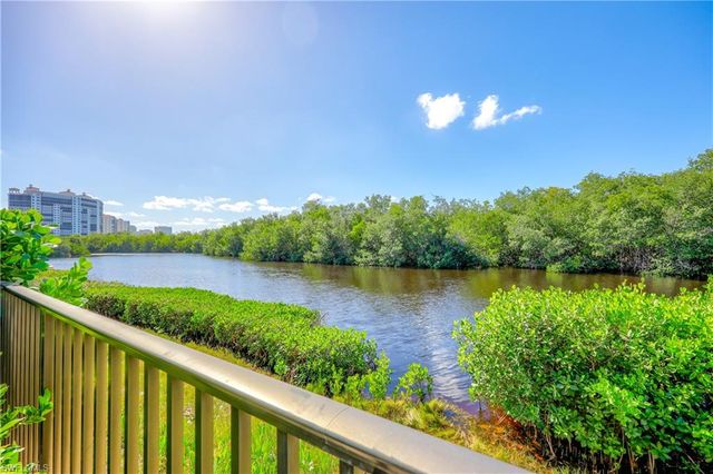 8057 Via Vecchia, Naples, FL 34108