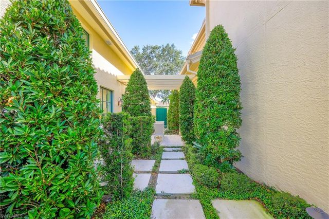 8057 Via Vecchia, Naples, FL 34108