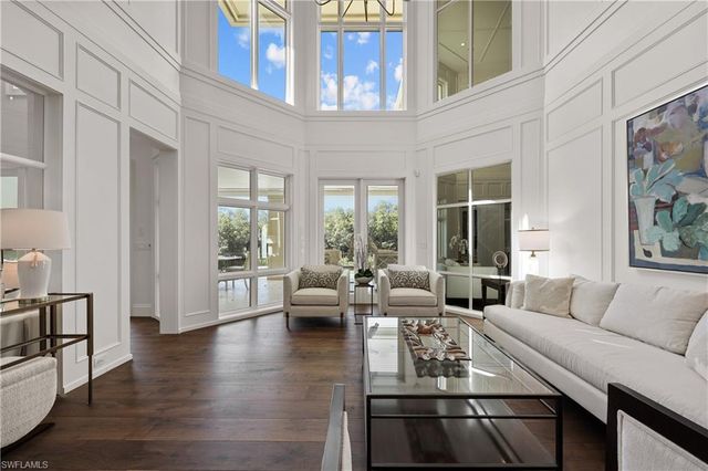 8057 Via Vecchia, Naples, FL 34108