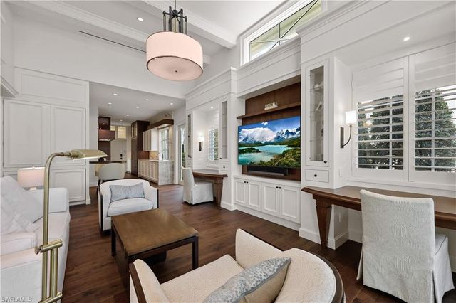 8057 Via Vecchia, Naples, FL 34108