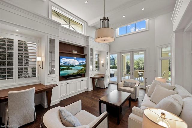 8057 Via Vecchia, Naples, FL 34108